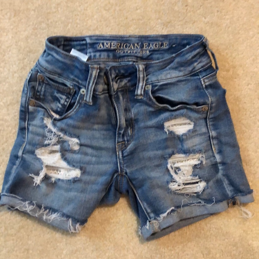 AE size 00 shorts with lace pockets